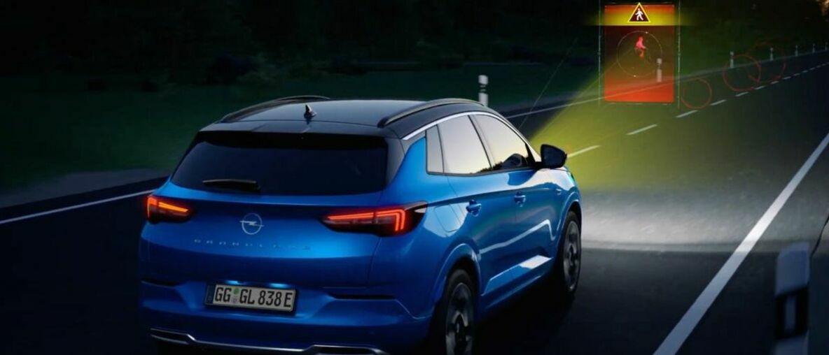 Vorausschauend: Das Night Vision-System im neuen Opel Grandland