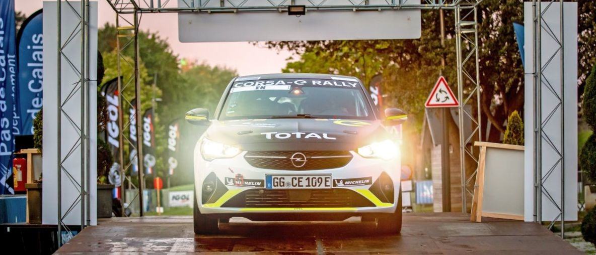„Ready to race“: Gelungene Weltpremiere für den Opel Corsa-e Rally