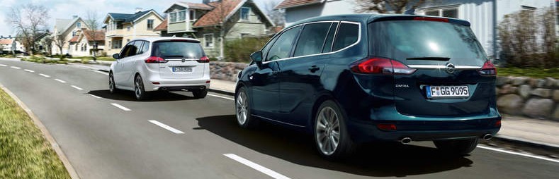 Opel ZAfira unterwegs in der Stadt